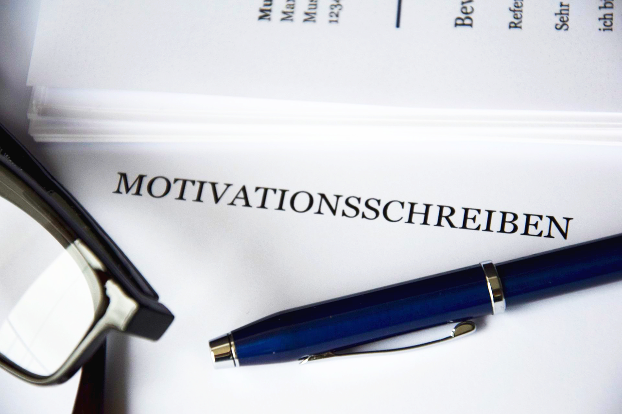 Motivation Application Cover Letter  - loufre / Pixabay